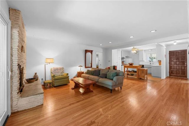 5703 Freeman, La Crescenta, CA 91214