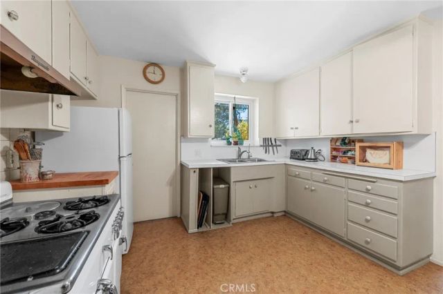 5703 Freeman, La Crescenta, CA 91214