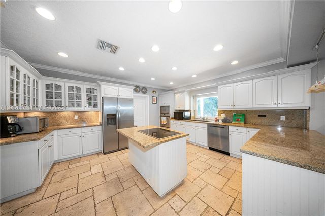 10900 SW 90th Ave, Miami, FL 33176