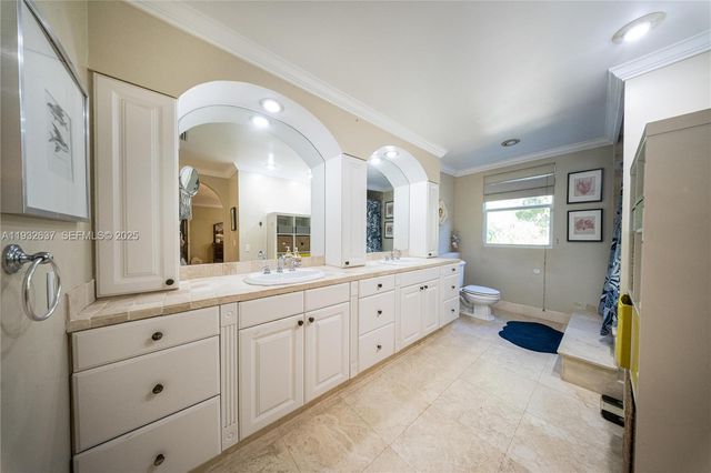 10900 SW 90th Ave, Miami, FL 33176