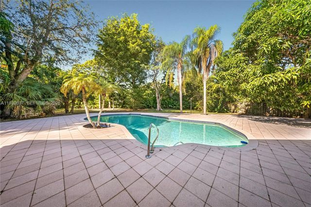 10900 SW 90th Ave, Miami, FL 33176