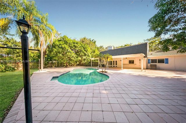 10900 SW 90th Ave, Miami, FL 33176