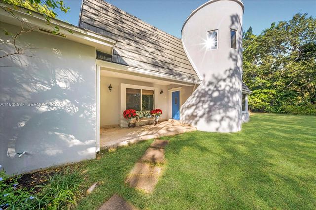 10900 SW 90th Ave, Miami, FL 33176