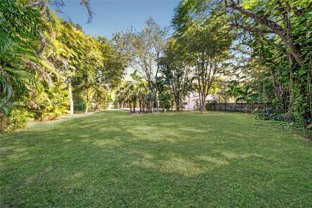 10900 SW 90th Ave, Miami, FL 33176