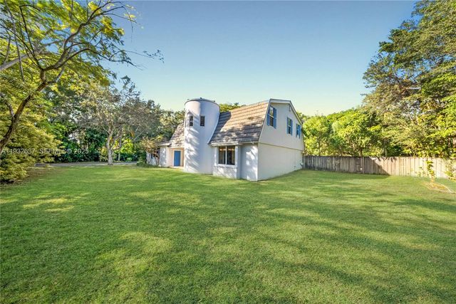 10900 SW 90th Ave, Miami, FL 33176