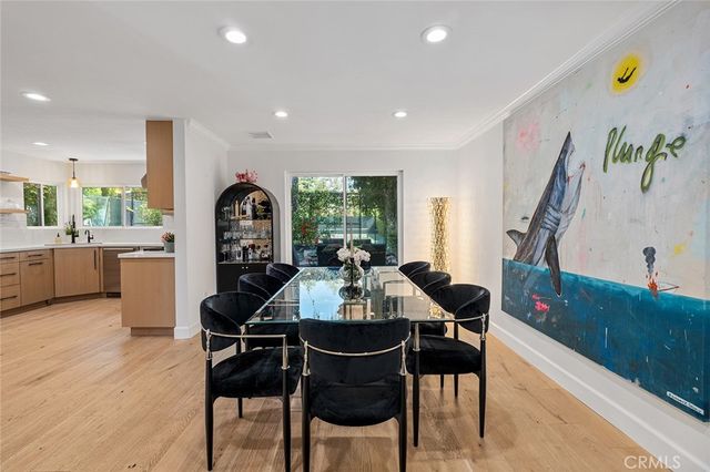 22955 Collins, Woodland Hills, CA 91367
