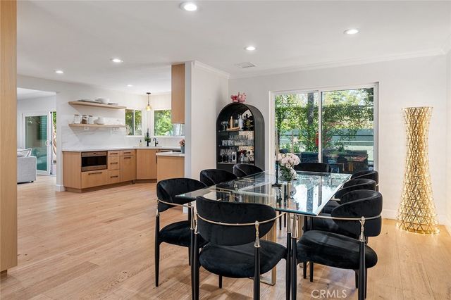 22955 Collins, Woodland Hills, CA 91367