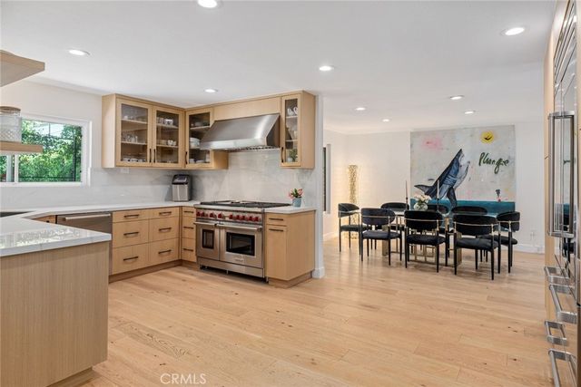 22955 Collins, Woodland Hills, CA 91367