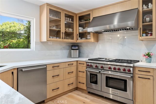22955 Collins, Woodland Hills, CA 91367