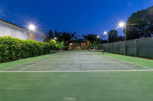 22955 Collins, Woodland Hills, CA 91367