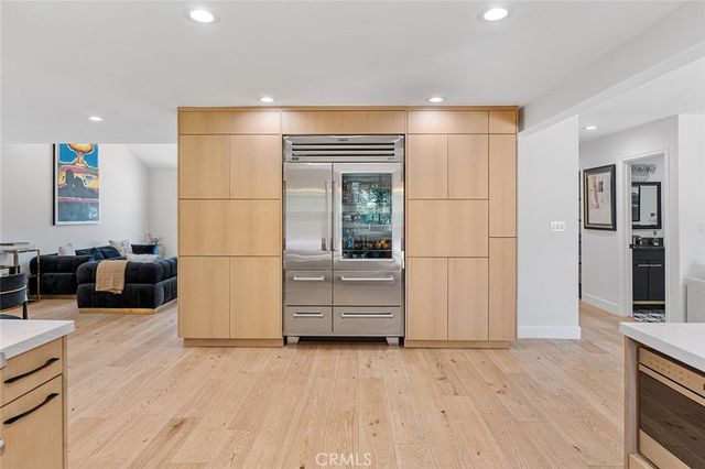 22955 Collins, Woodland Hills, CA 91367