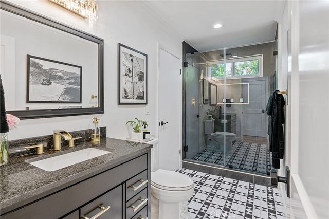 22955 Collins, Woodland Hills, CA 91367