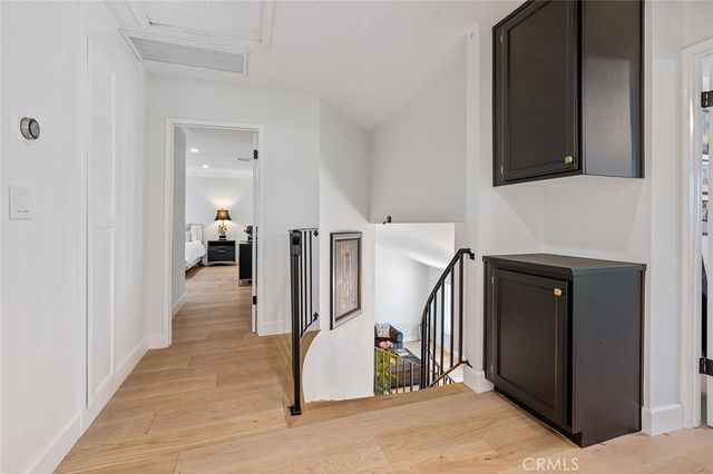22955 Collins, Woodland Hills, CA 91367