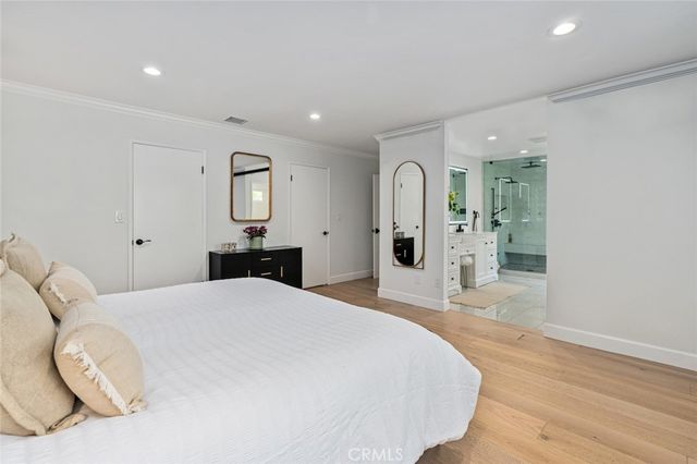 22955 Collins, Woodland Hills, CA 91367