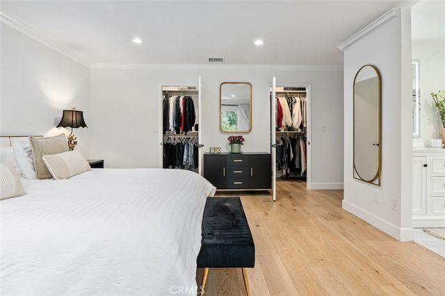 22955 Collins, Woodland Hills, CA 91367