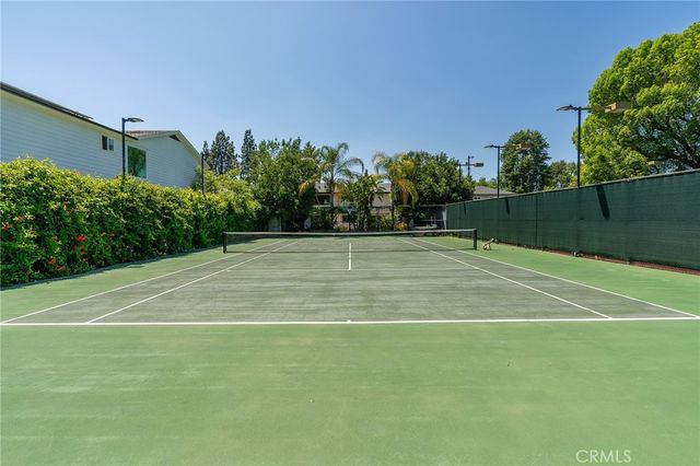22955 Collins, Woodland Hills, CA 91367