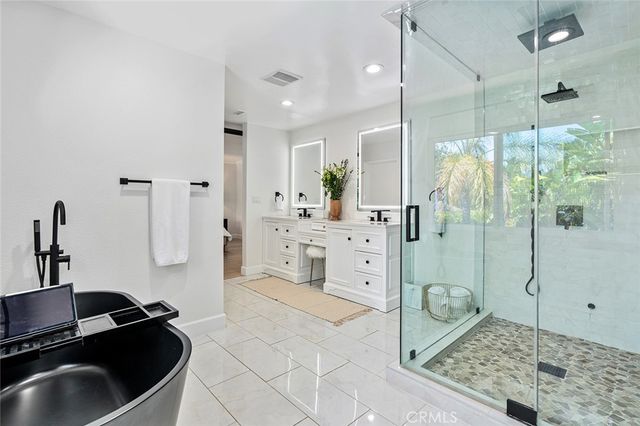 22955 Collins, Woodland Hills, CA 91367