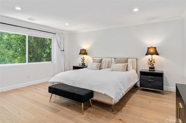 22955 Collins, Woodland Hills, CA 91367