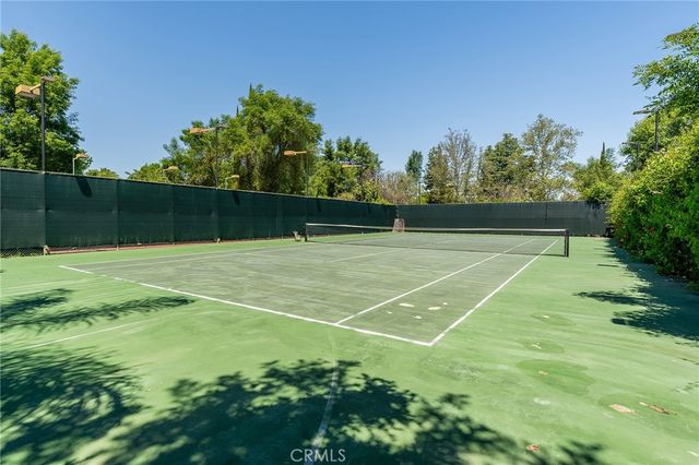 22955 Collins, Woodland Hills, CA 91367