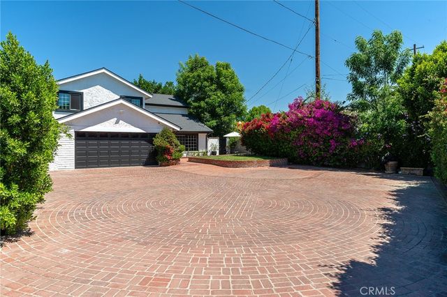 22955 Collins, Woodland Hills, CA 91367