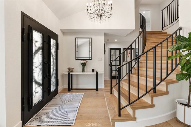 22955 Collins, Woodland Hills, CA 91367