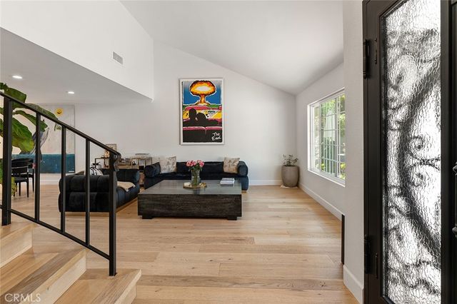 22955 Collins, Woodland Hills, CA 91367