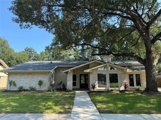 4214 Honey Oaks Drive, Seabrook, TX 77586