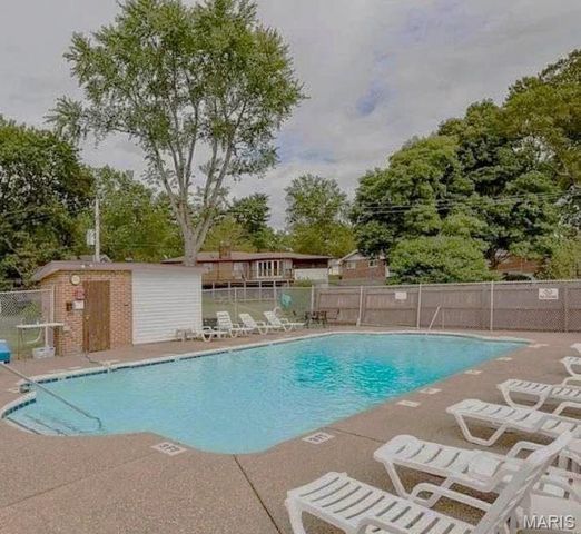 7923 Royal Arms Court 2, St Louis, MO 63123