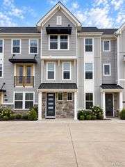 8923 E Gateway Heights, St Louis, MO 63144