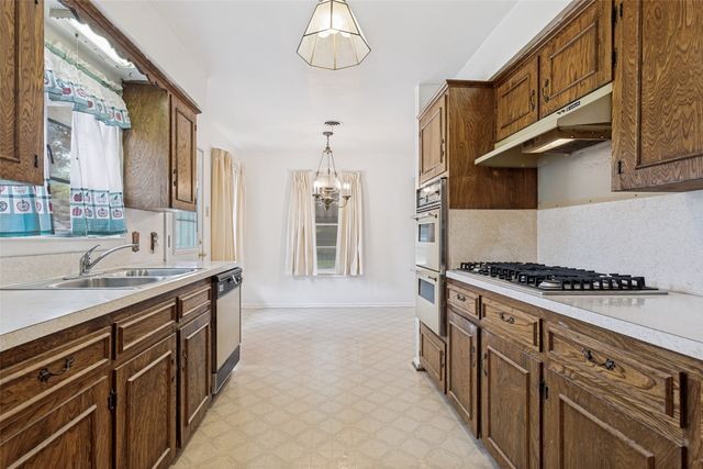 422 W Daugherty Drive, Garland, TX 75041