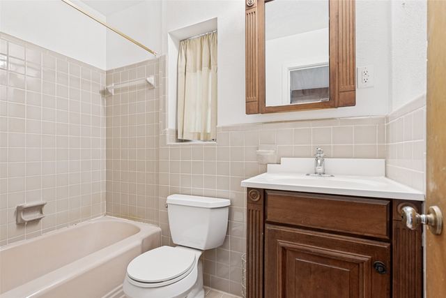 422 W Daugherty Drive, Garland, TX 75041