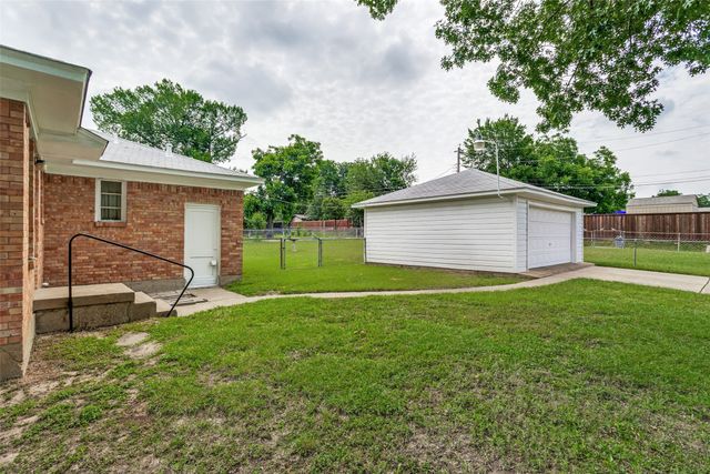 422 W Daugherty Drive, Garland, TX 75041