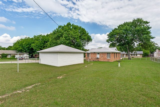 422 W Daugherty Drive, Garland, TX 75041