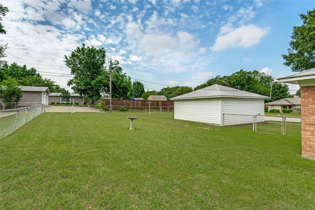 422 W Daugherty Drive, Garland, TX 75041