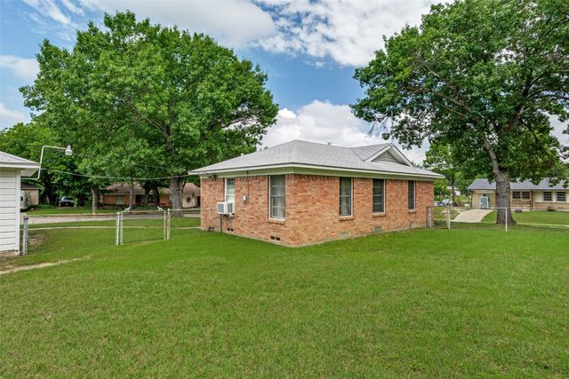 422 W Daugherty Drive, Garland, TX 75041