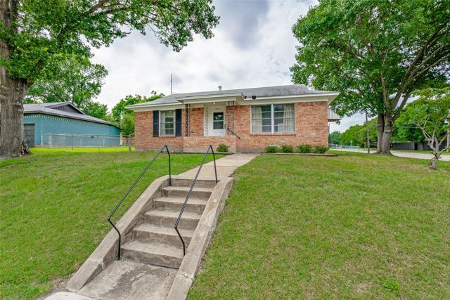 422 W Daugherty Drive, Garland, TX 75041