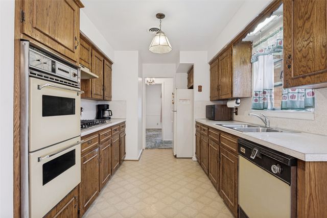 422 W Daugherty Drive, Garland, TX 75041