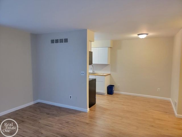 17118 Kingsbrooke Drive, Clinton Twp, MI 48038