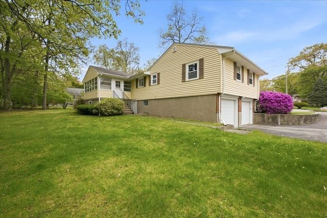 29 Devon Rd, Norwood, MA 02062
