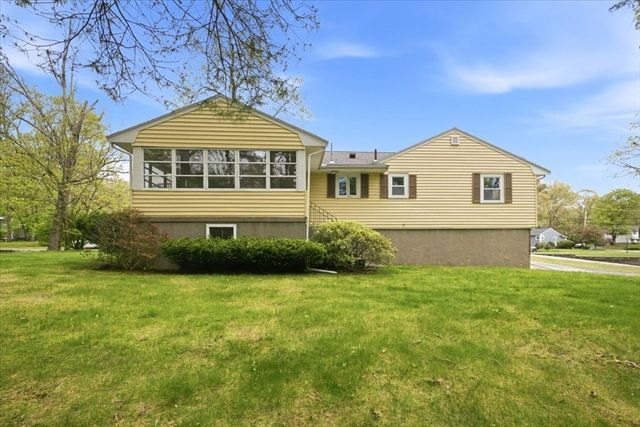 29 Devon Rd, Norwood, MA 02062