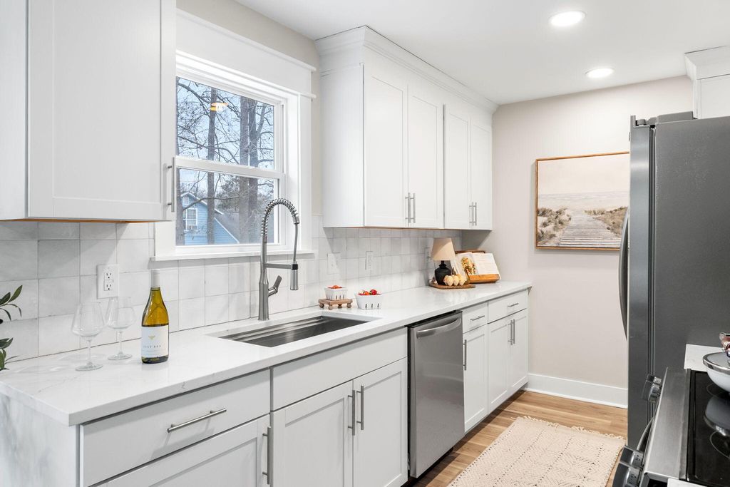 Image 12 of property listing at 106 Glebe Road, Summerville, SC 29485