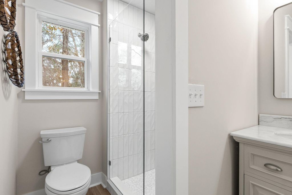 Image 20 of property listing at 106 Glebe Road, Summerville, SC 29485