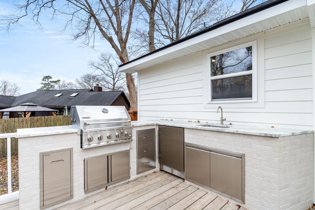 Image 33 of property listing at 106 Glebe Road, Summerville, SC 29485