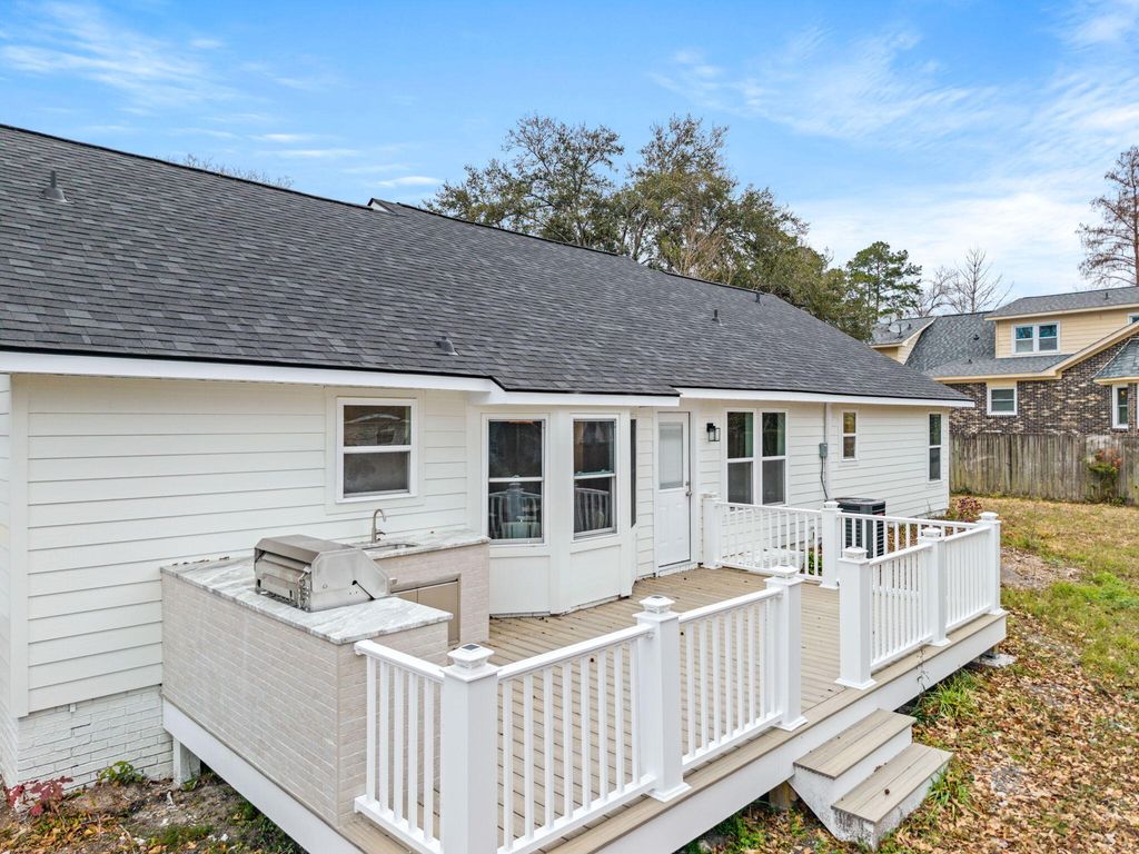 Image 34 of property listing at 106 Glebe Road, Summerville, SC 29485