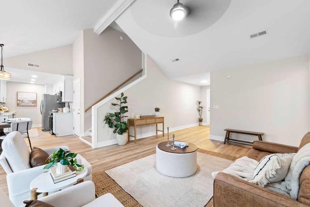 Image 5 of property listing at 106 Glebe Road, Summerville, SC 29485