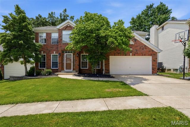 305 Oak Top Court, Ballwin, MO 63021