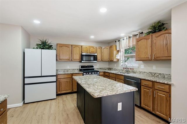 305 Oak Top Court, Ballwin, MO 63021