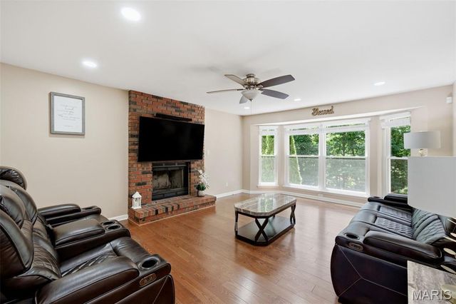 305 Oak Top Court, Ballwin, MO 63021