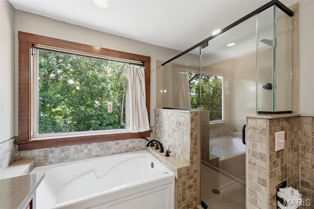 305 Oak Top Court, Ballwin, MO 63021