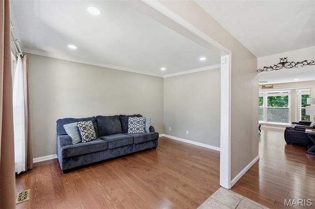 305 Oak Top Court, Ballwin, MO 63021